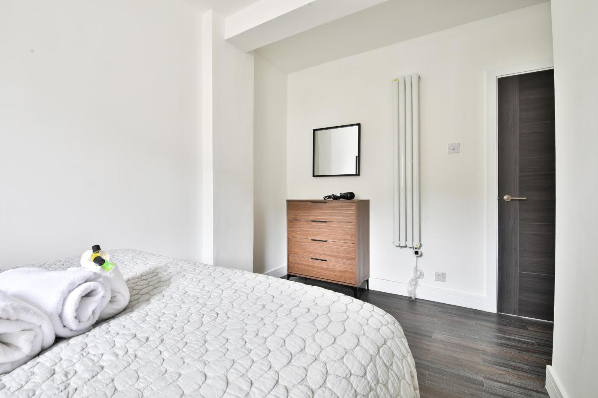 Amber Vista 2 Bedroom Apartments- Supermarket, Coffee Shop, Restaurants & Parking Below คาร์ดิฟฟ์ ภายนอก รูปภาพ