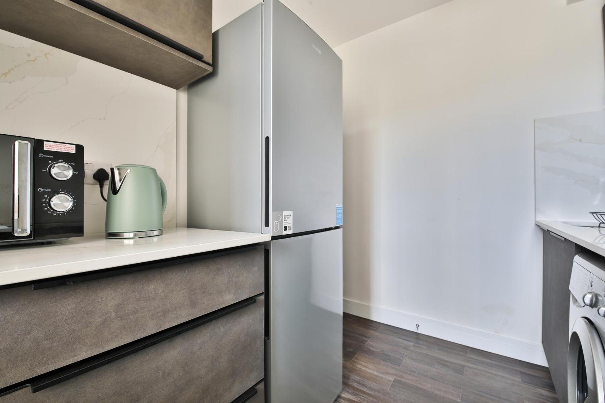 Amber Vista 2 Bedroom Apartments- Supermarket, Coffee Shop, Restaurants & Parking Below คาร์ดิฟฟ์ ภายนอก รูปภาพ