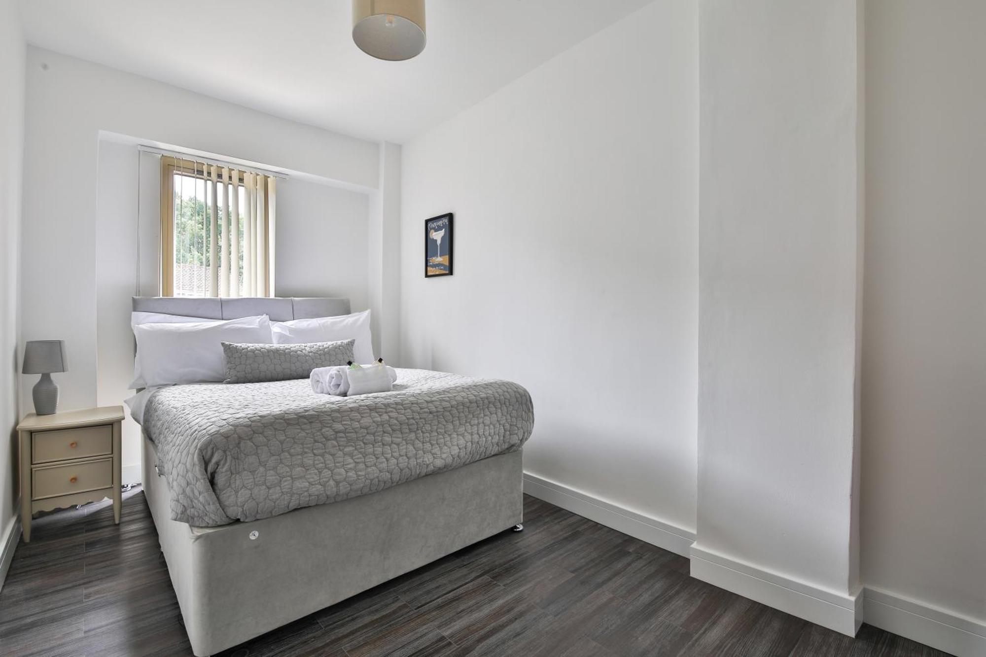 Amber Vista 2 Bedroom Apartments- Supermarket, Coffee Shop, Restaurants & Parking Below คาร์ดิฟฟ์ ภายนอก รูปภาพ